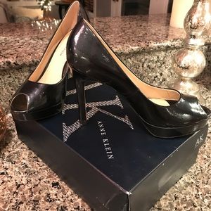 Anne Klein dark navy peep toe pumps